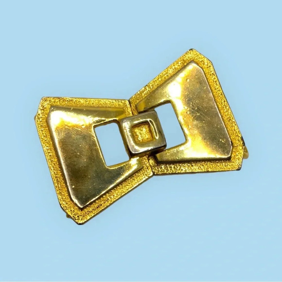 Vintage Mimj D Gold Tone Belt Buckle - Picture 1 of 4